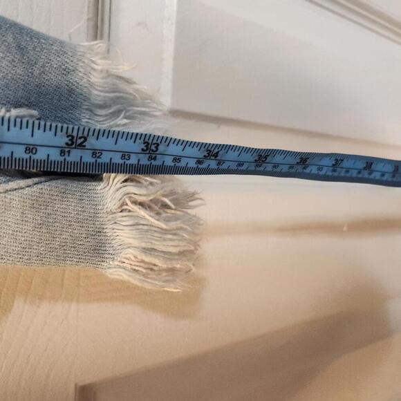 KanCan Women's Light Wash Skinny Jeans with Frayed Hem- 0/23 - Picture 5 of 9